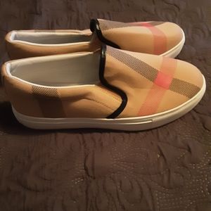 Slip on sneakers